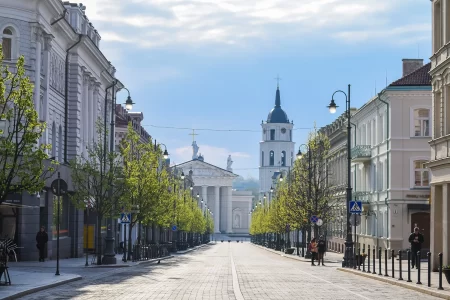 Латвия и Литва отменяют ограничения для туристов