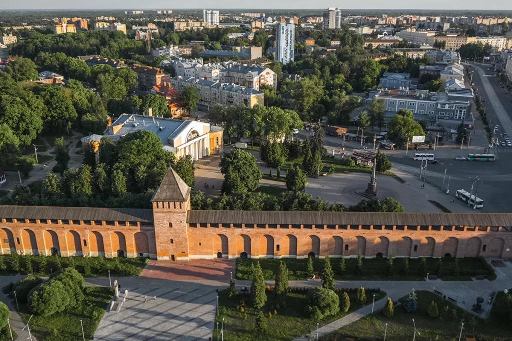 Вид с воздуха на крепостную стену в Смоленске