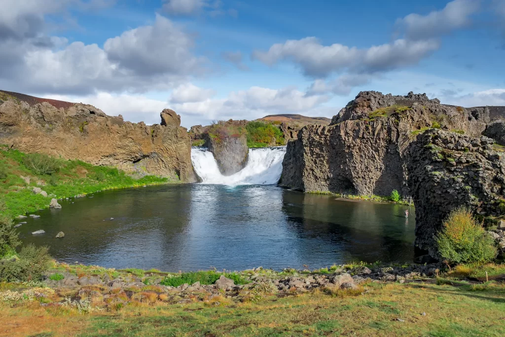 Водопад Хьяульпарфосс в Исландии