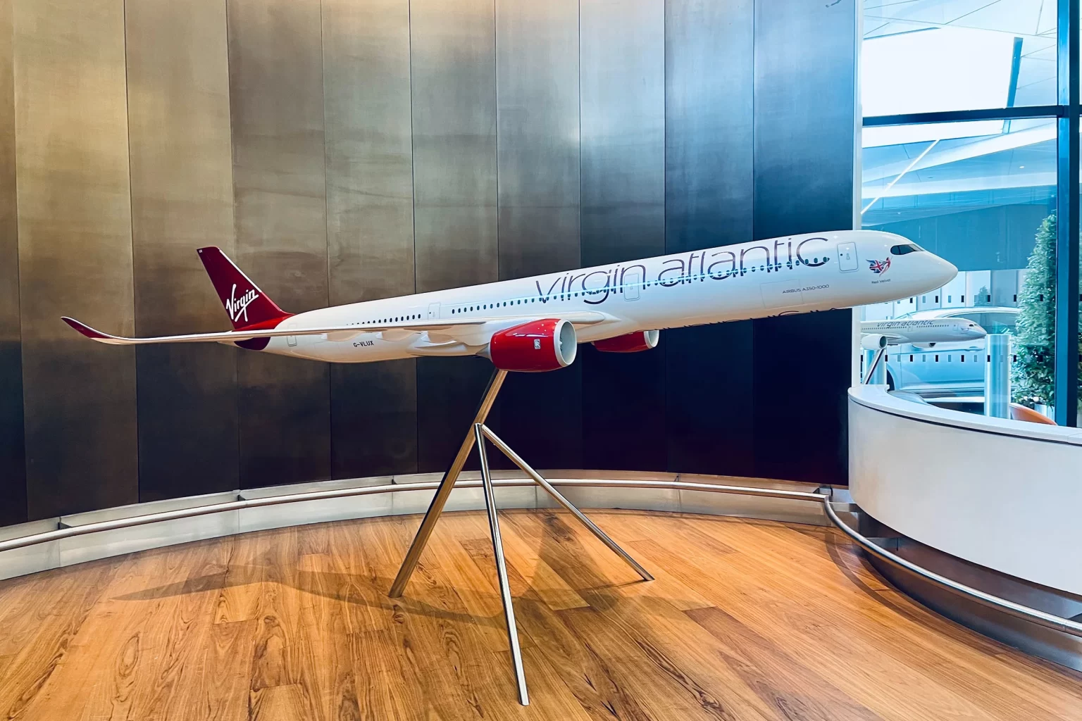 Virgin Atlantic запретила гендерно-нейтральную форму на рейсе в Катар