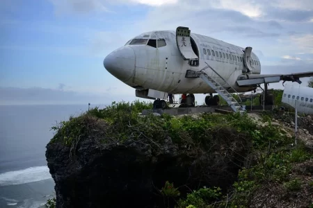 Старый Boeing 737 превратили в роскошный отель