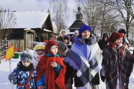 Колядки в музее под открытым небом в Озерце