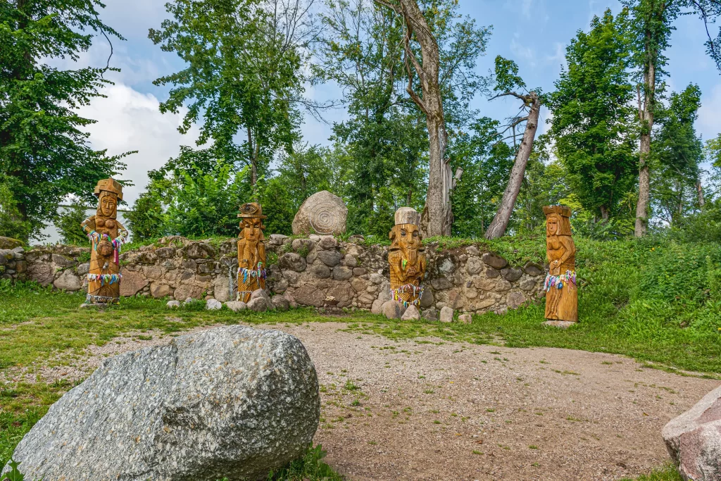 Площадка древнеславянских верований и культов в парке истории "Сула"