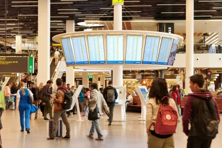 В Схипхол продлено ограничение на количество пассажиров