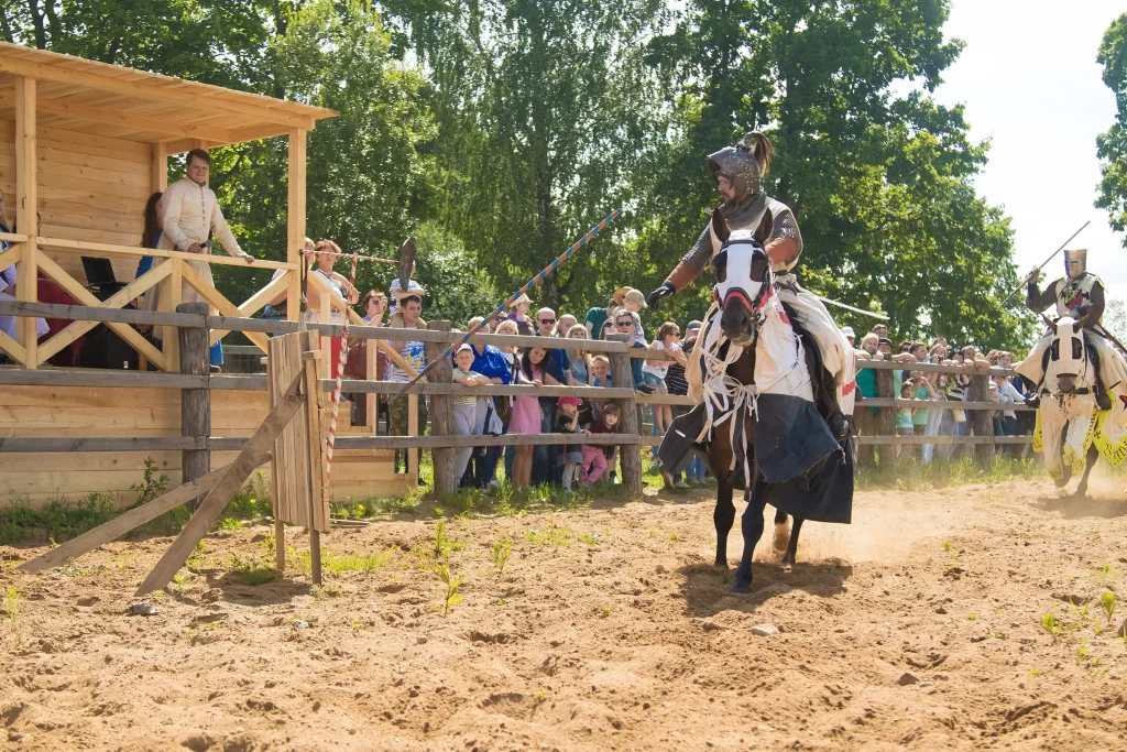 Рыцарь на фестивале «Задора» в Дукорском маёнтке, Дукора, Беларусь