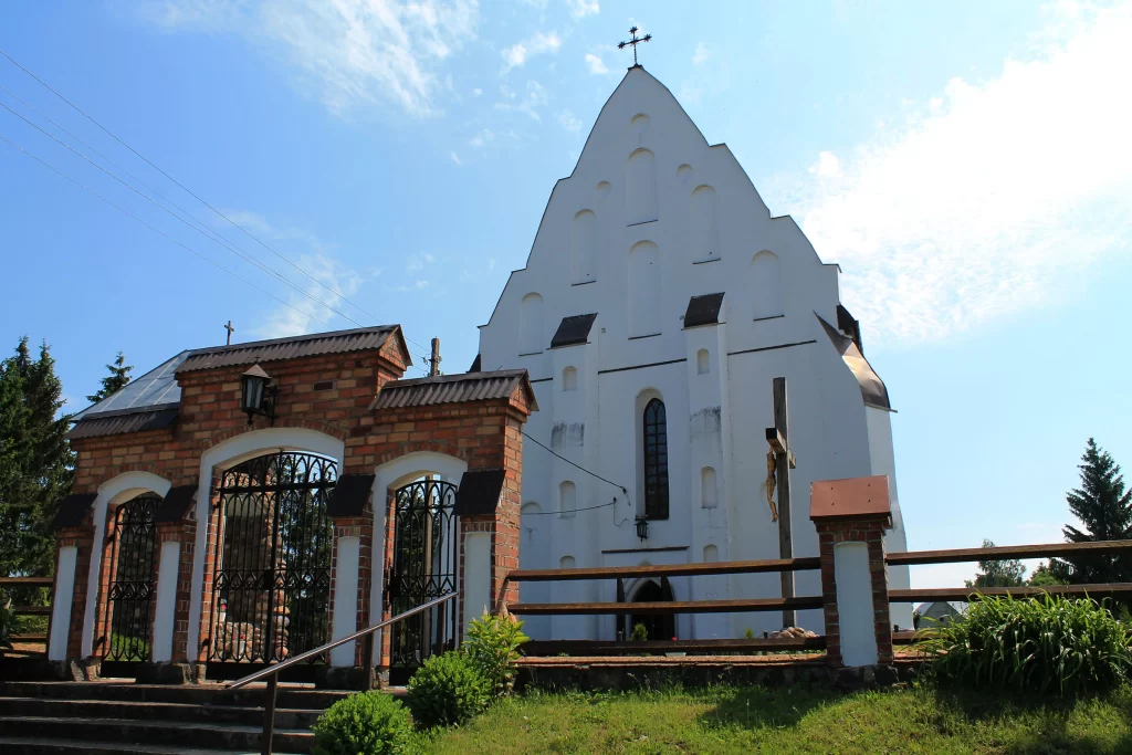 Костел Святой Троицы в деревне Ишколдь, Беларусь