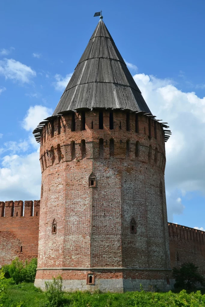 Заалтарная башня Смоленской крепости в городе Смоленск, Россия