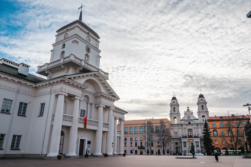 Городская ратуша и кафедральный костел Пресвятой Девы Марии, Минск, Беларусь