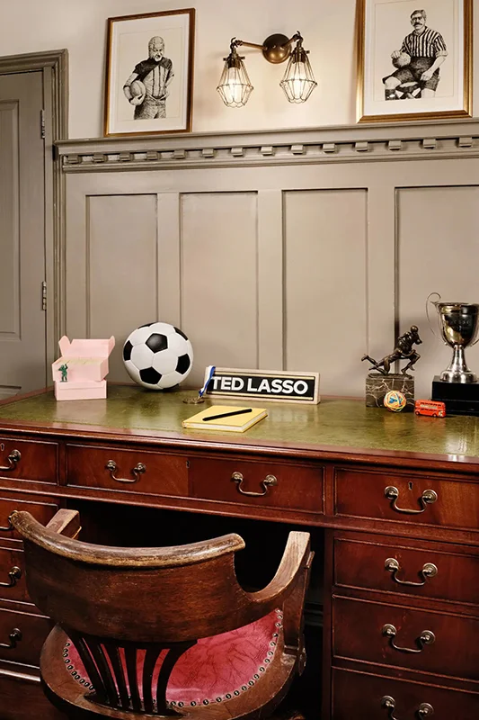 На Airbnb выставили любимый бар Теда Лассо