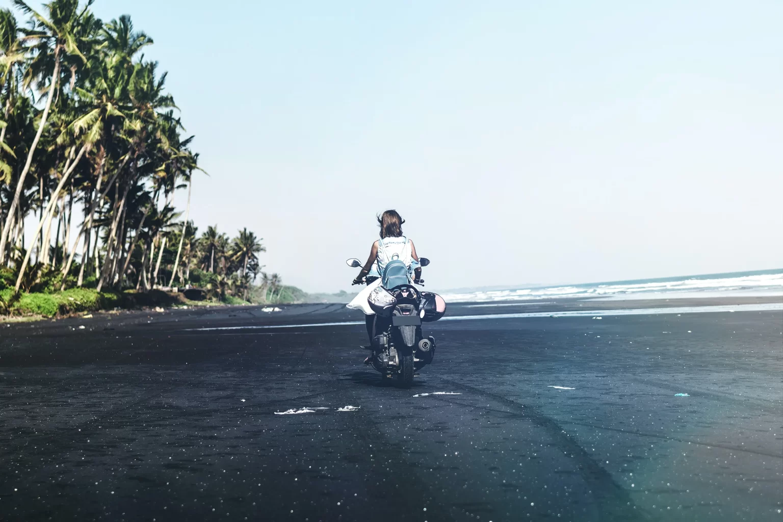 На Бали туристам запретили арендовать мотоциклы