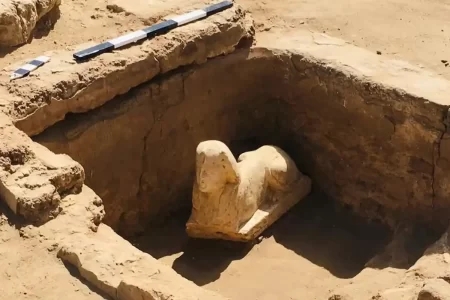 В Египте нашли улыбающуюся статую сфинкса