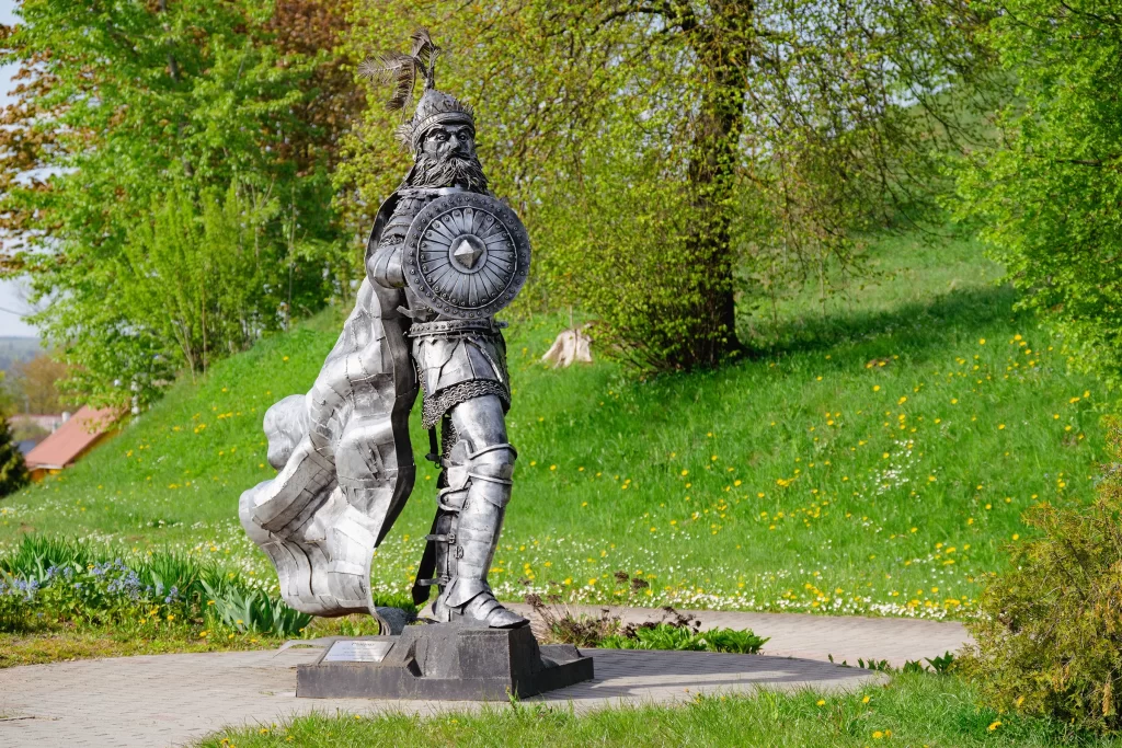 Памятник рыцарю около горы Миндовга, Новогрудок, Беларусь