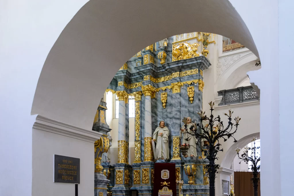Скульптуры в Фарном костеле Гродно, Беларусь
