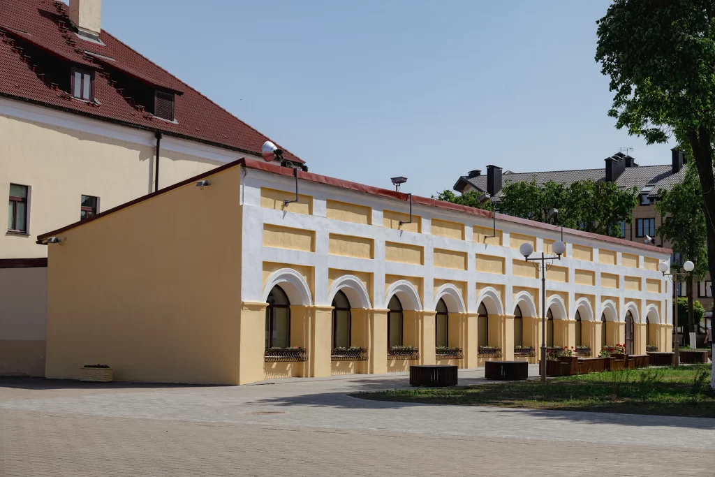 Ратуша и торговые ряды в Несвиже, Беларусь