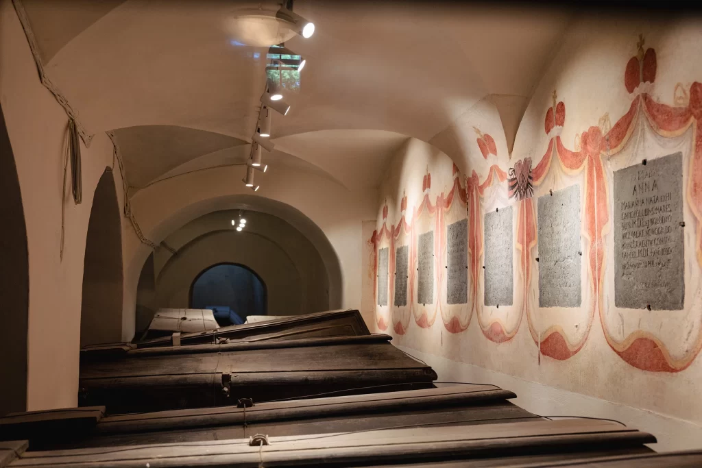 Усыпальница Радзивиллов в Фарном костеле в Несвиже, Беларусь