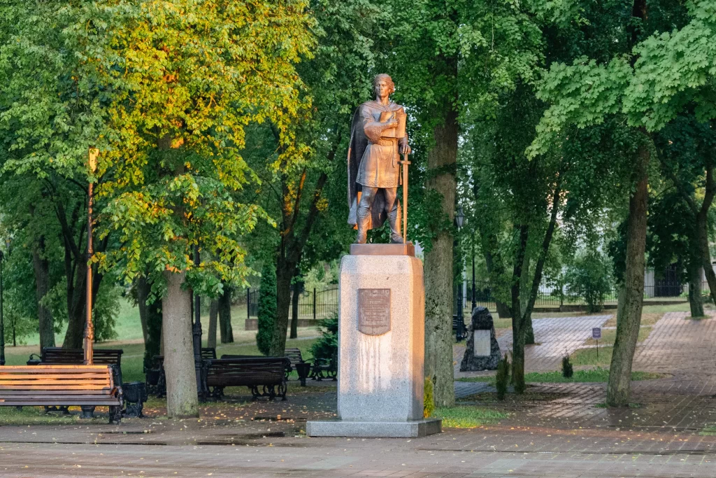 Памятник Изяславу, Заславль, Беларусь