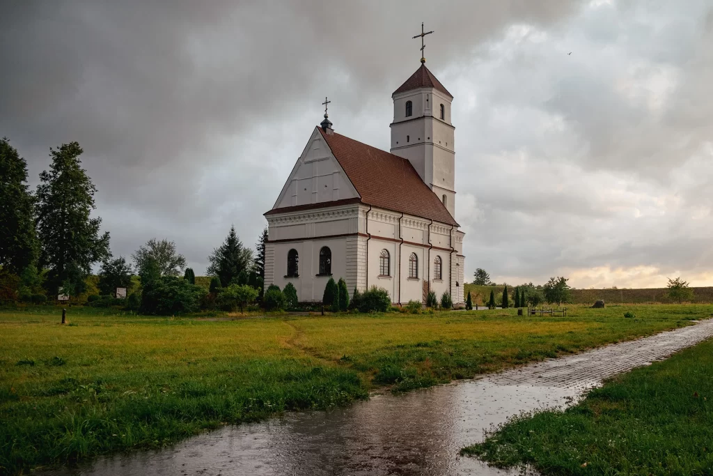 Церковь Преображения Господня во время дождя, Заславль, Беларусь