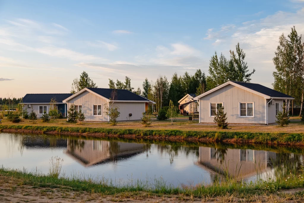 Семейные коттеджи в экопарке "Акварель", Беларусь