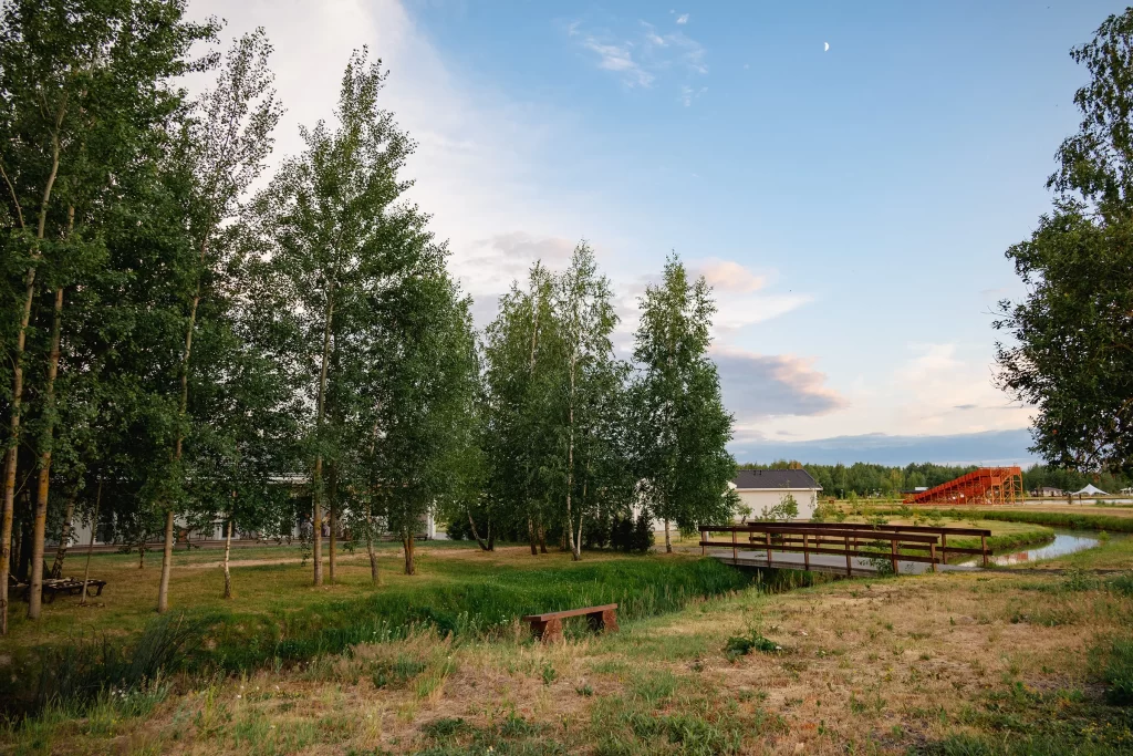 Мостик через канал в экопарке "Акварель", Беларусь