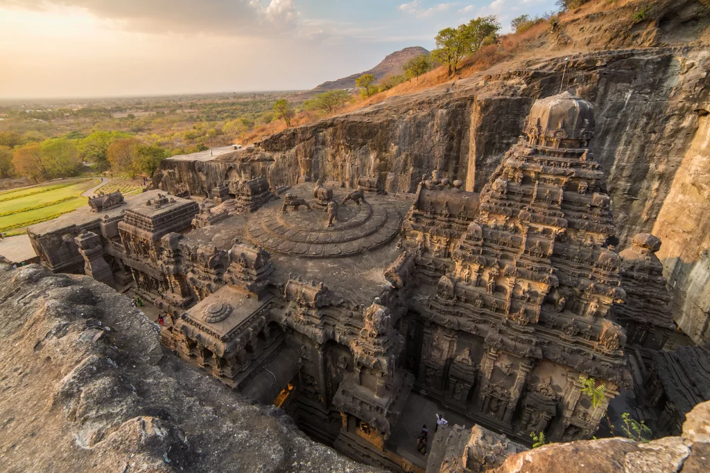 Храм Кайлас в пещерном комплексе Эллора, штат Махараштра, Индия