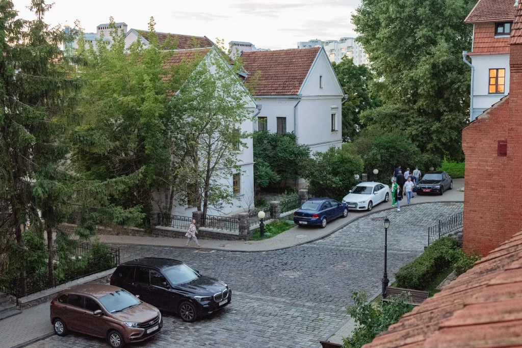 Вид на дворик в Троицком предместье, Минск, Беларусь