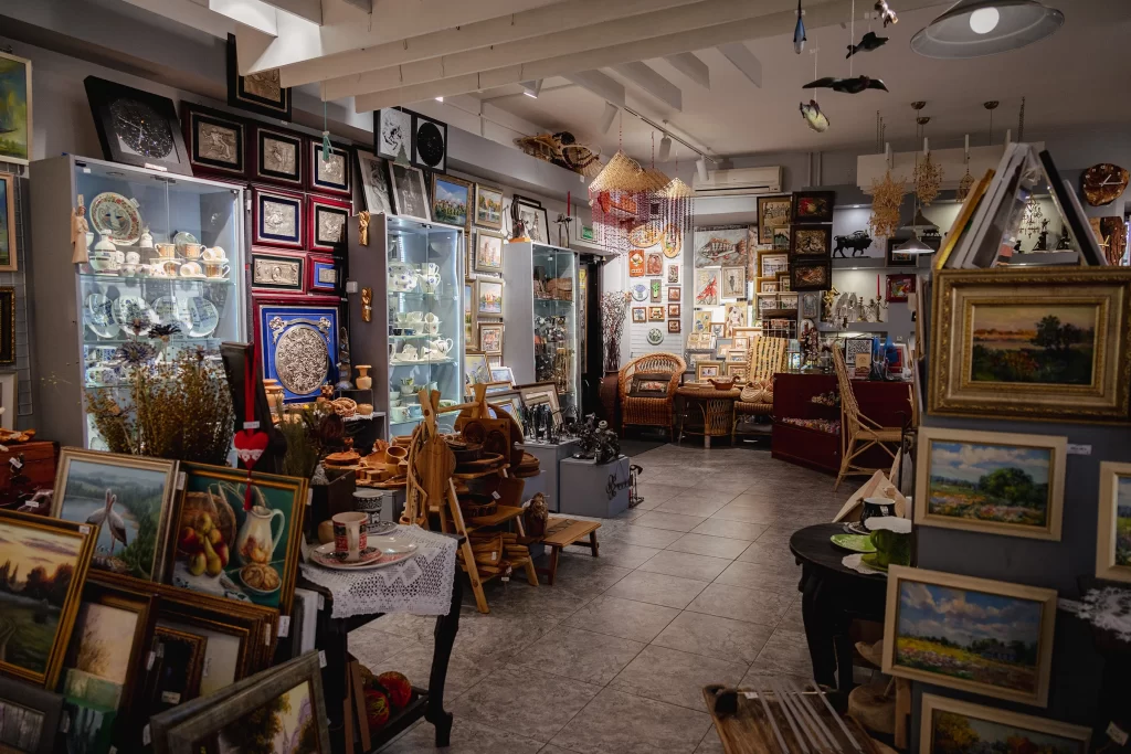 Галерея "Славутасць" в Троицком предместье, Минск, Беларусь