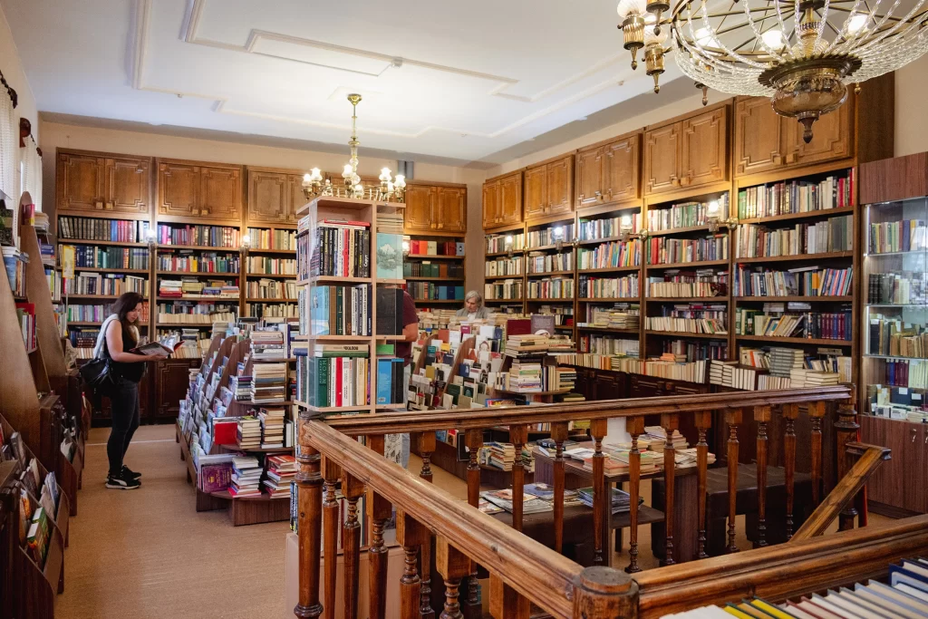 Магазин книг «Вянок» в Троицком предместье, Минск, Беларусь