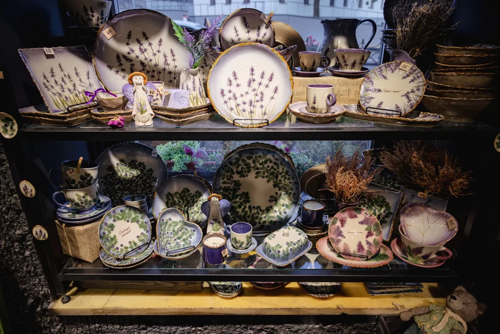 Сувениры художественного дома "Угринович" в Троицком предместье в Минске, Беларусь