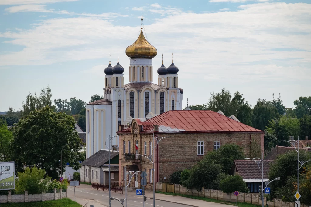 Вид на церковь Пантелеймона Целителя, Лида, Беларусь