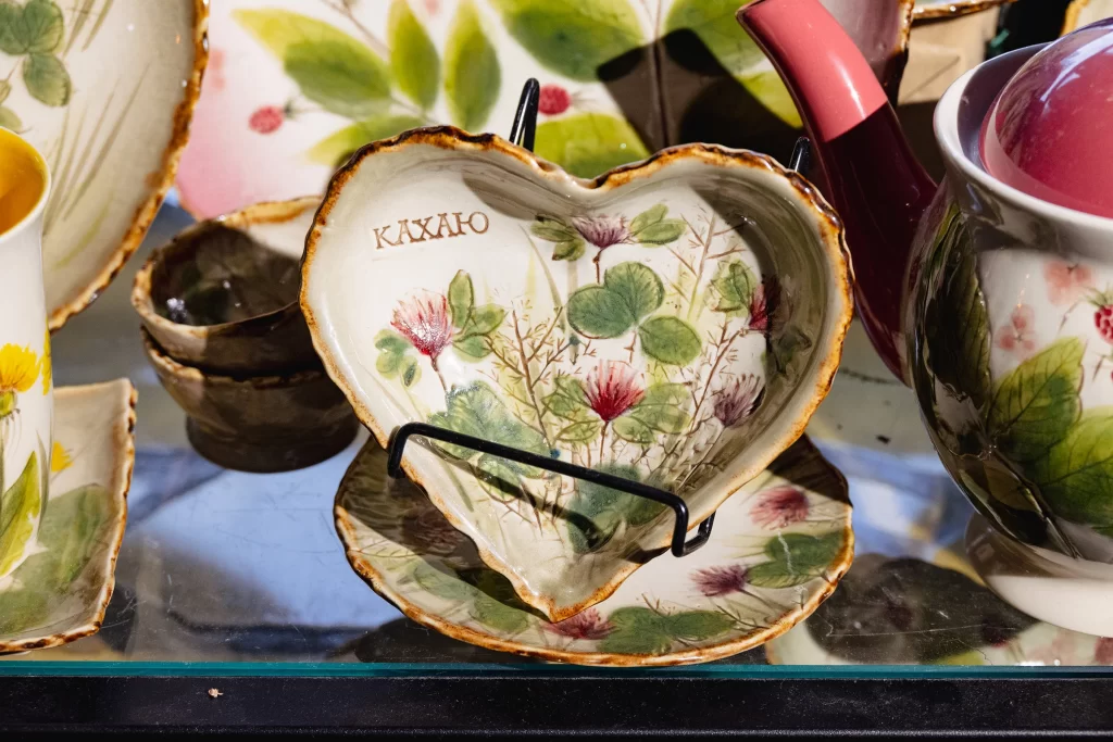 Сувениры художественного дома "Угринович" в Троицком предместье в Минске, Беларусь