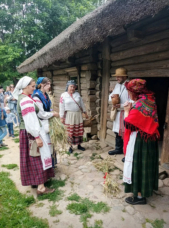 Старинный обряд сбора урожая в Озерце, Беларусь