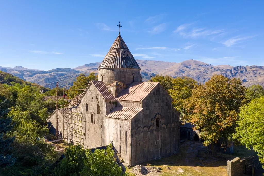 Монастырь Санаин в летний солнечный день, Армения
