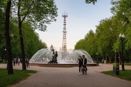 Фонтан в парке Янки Купалы в Минске, Беларусь
