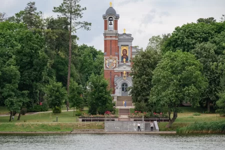 Выставка в церкви-усыпальнице князей Святополк-Мирских в городском поселке Мир