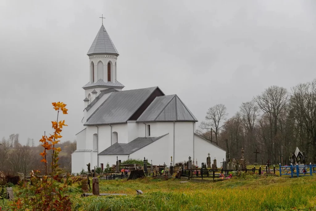 Кладбище около костела Святого Казимира во Вселюбе, Беларусь