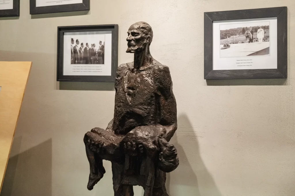 Музей в Хатыни внутри, Беларусь