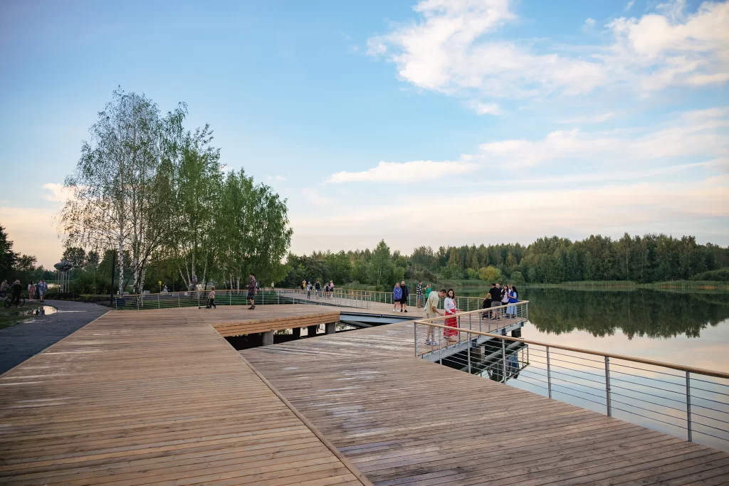 Пирс в парке Lakeside Park, Минск, Беларусь