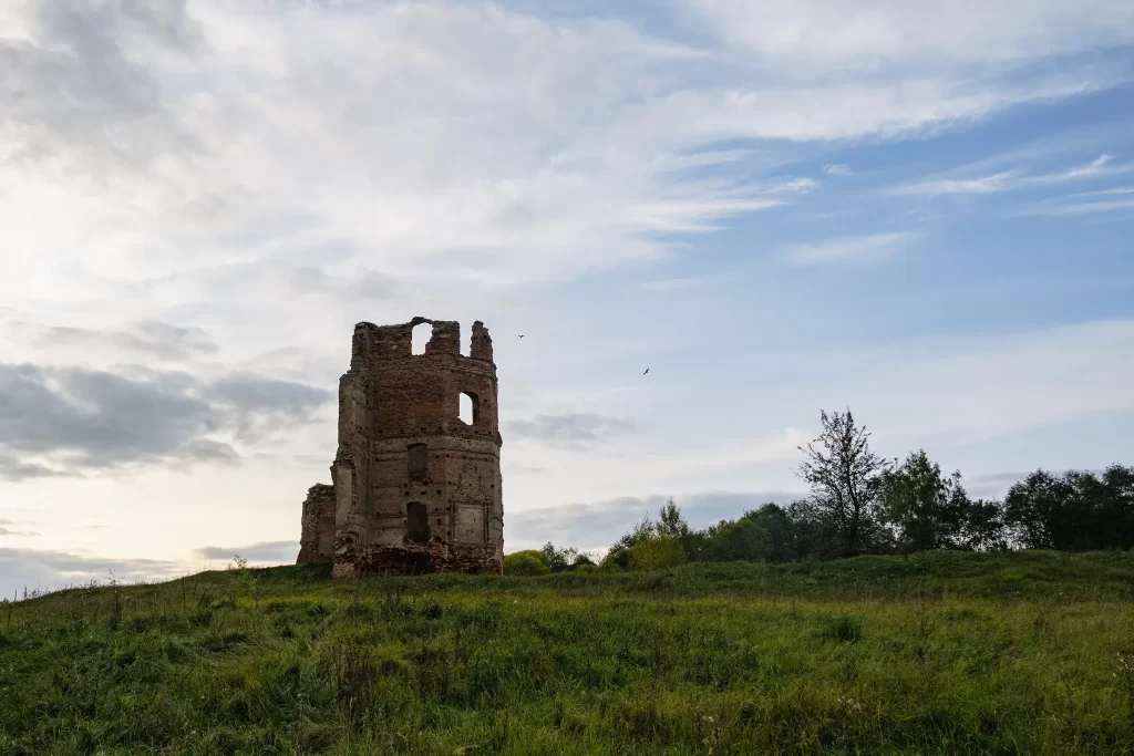 Замок Сангушек "Белый Ковель" в агрогородке Смольяны, Беларусь