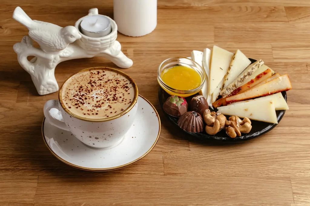 Сет кофейни "Белый чемодан" на фестивале Гастрофест.Кофе 2024 в Минске