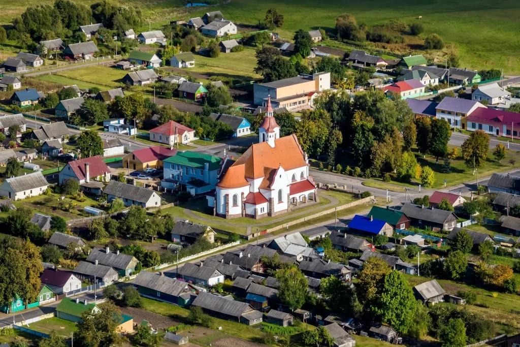 Вид с воздуха на костел Девы Марии Розария в Солах, Беларусь