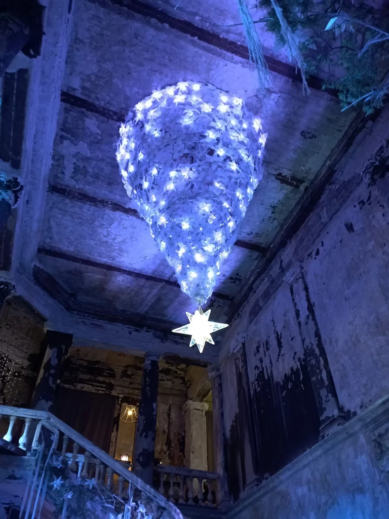 Елка на потолке в церкви Святой Анны, она же Анненкирхе, Санкт-Петербург, Российская Федерация