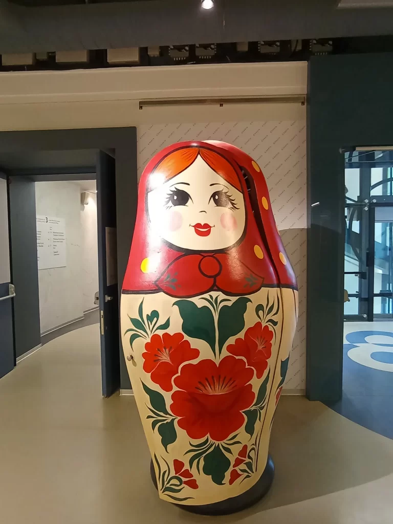 Скульптуры в музее «Эрарта», Санкт-Петербург, Российская Федерация