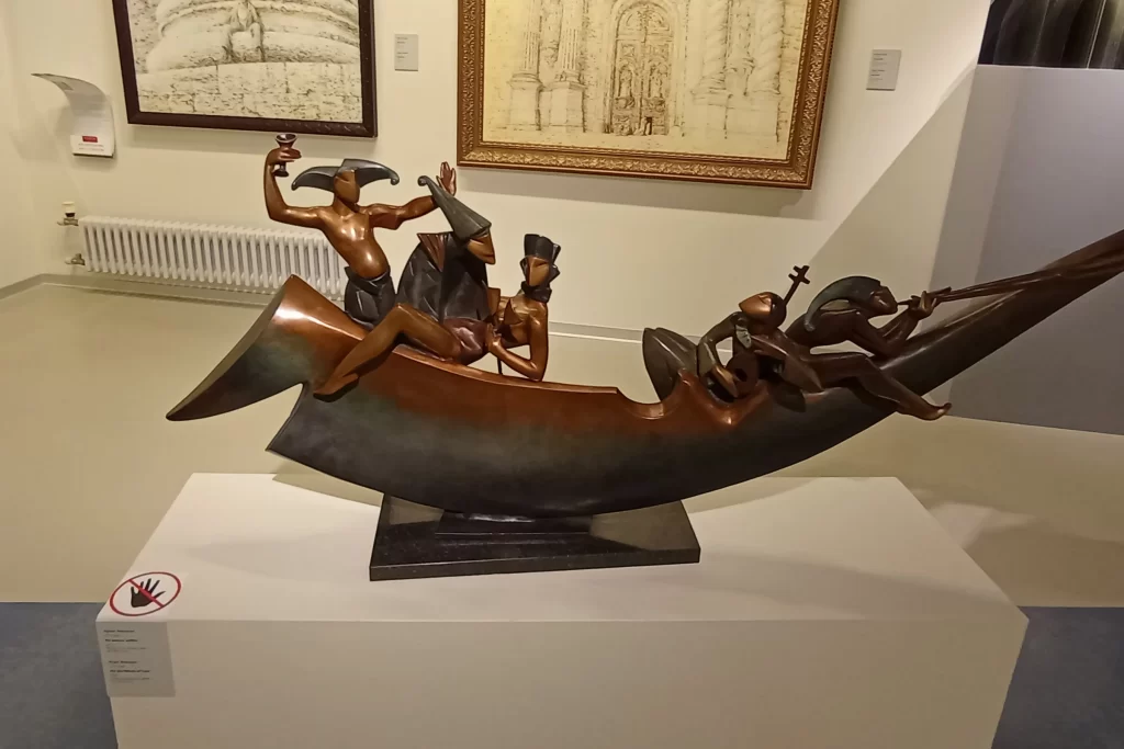 Скульптуры в музее «Эрарта», Санкт-Петербург, Российская Федерация