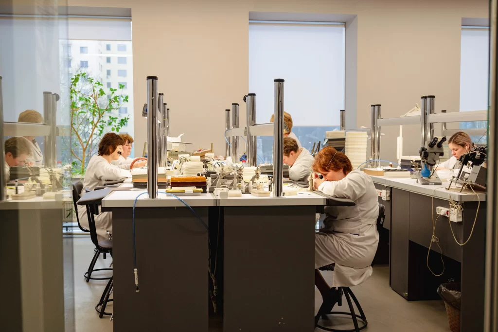 Экскурсия по производству часового завода "Луч", Минск, Беларусь