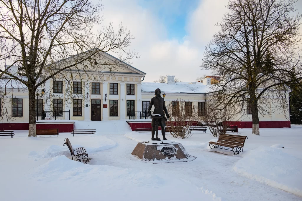 Костел, дворец и церковь: изучаем достопримечательности города Поставы
