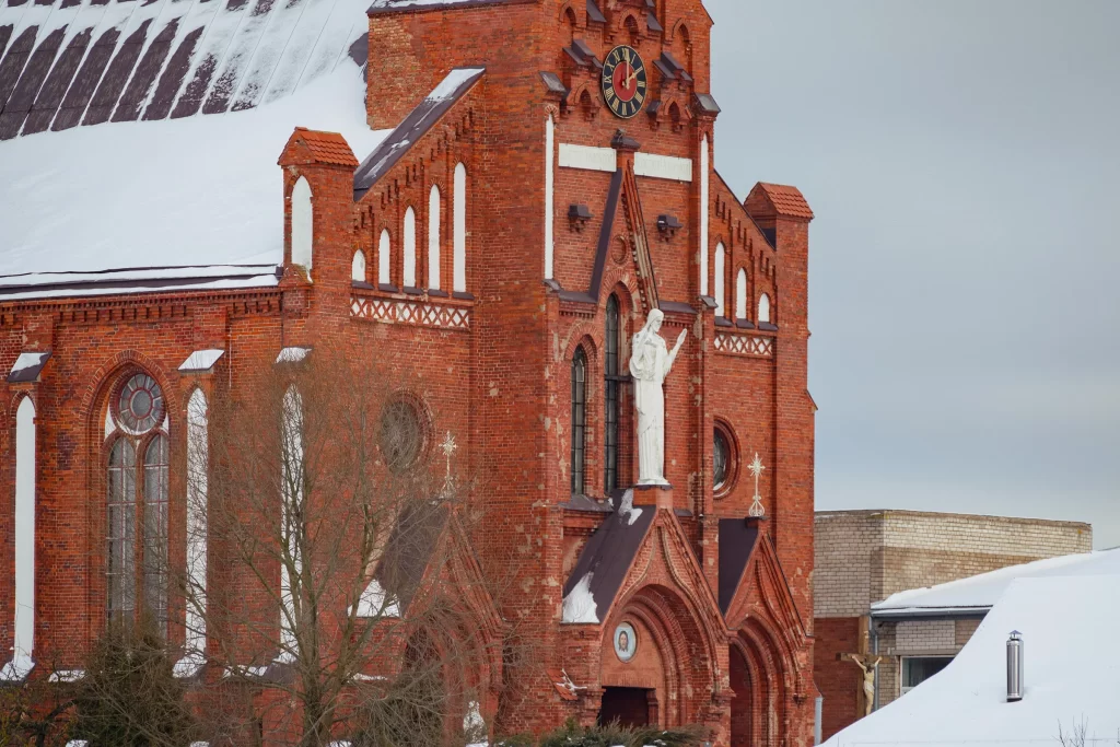 Костел, дворец и церковь: изучаем достопримечательности города Поставы
