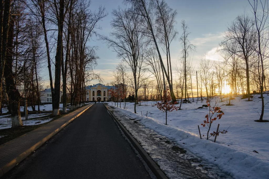 Усадьба Чапских и парк в Прилуках под Минском зимой, Беларусь
