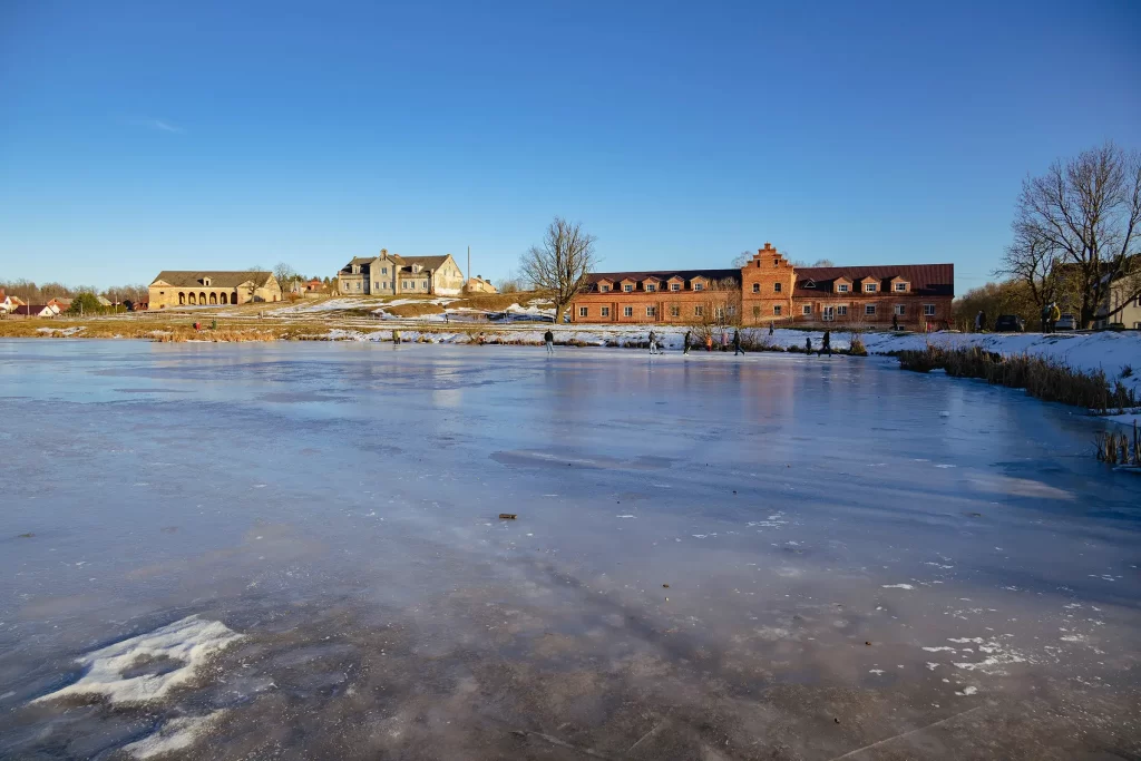 Вид на хоздвор в Прилуках через Графский пруд, Минск, Беларусь