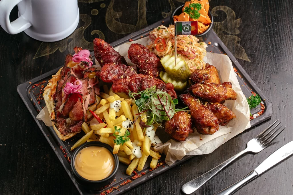 Сет участника "Clever Irish Pub" на фестивале Gastrofest.Must be a Jameson