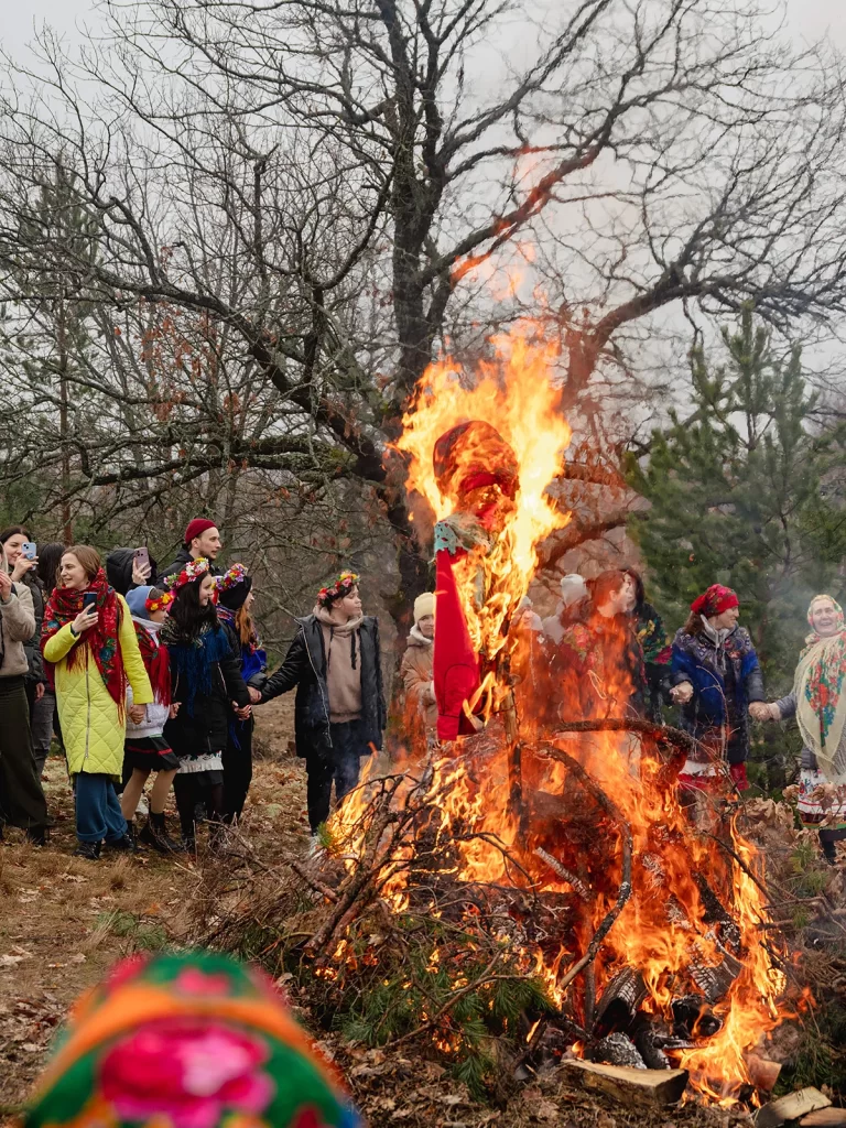 Сжигание чучела в Тонеже, Гомельская область, Беларусь